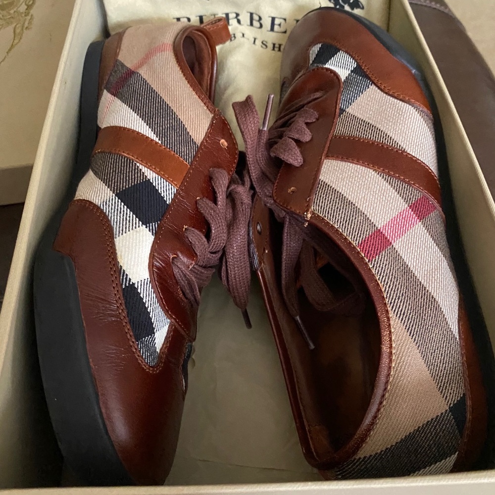Women’s Burberry Sneaker • Size 8
